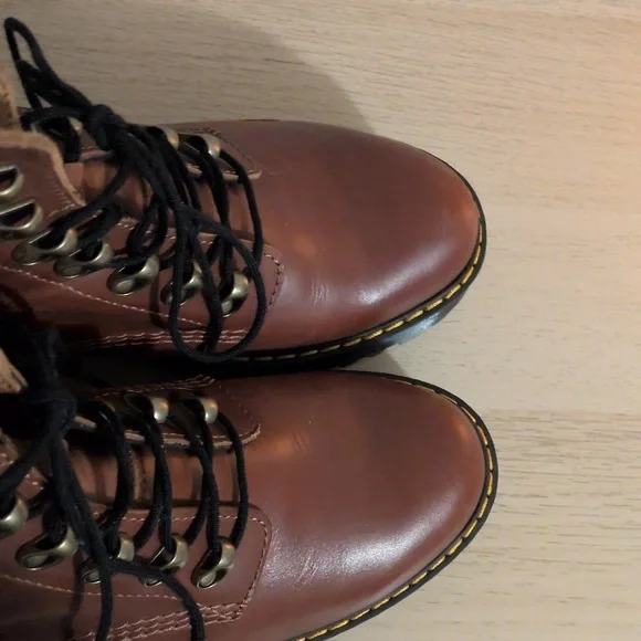 Dr Martens Leona Combat Boots In Saddle Tan Farrier Leather Sz 10 Like New W/Box - Picture 11 of 15